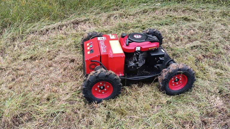 Mașină de tuns tuns iarbă fără fir cu rotație de 360 ​​de grade pe benzină robotizată agricolă cu șenile