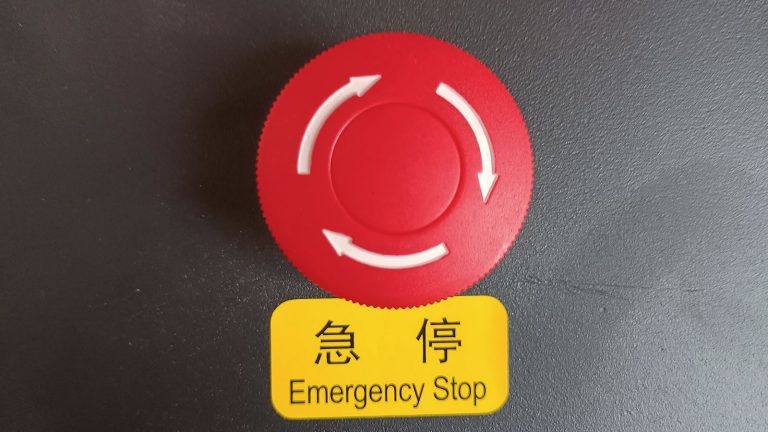 botão de parada de emergência