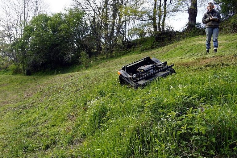 how well Vigorun remote mower could handle the slopes and with a very good mowing result